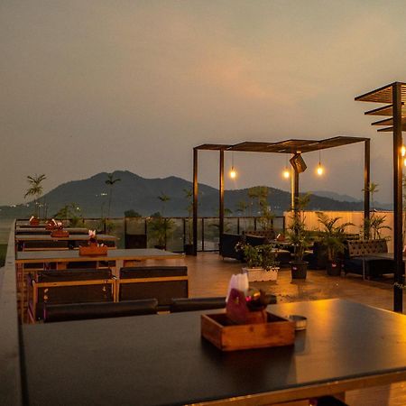 Hotel The Courtyard - Beyond Bar & Club Udaipur Exterior foto