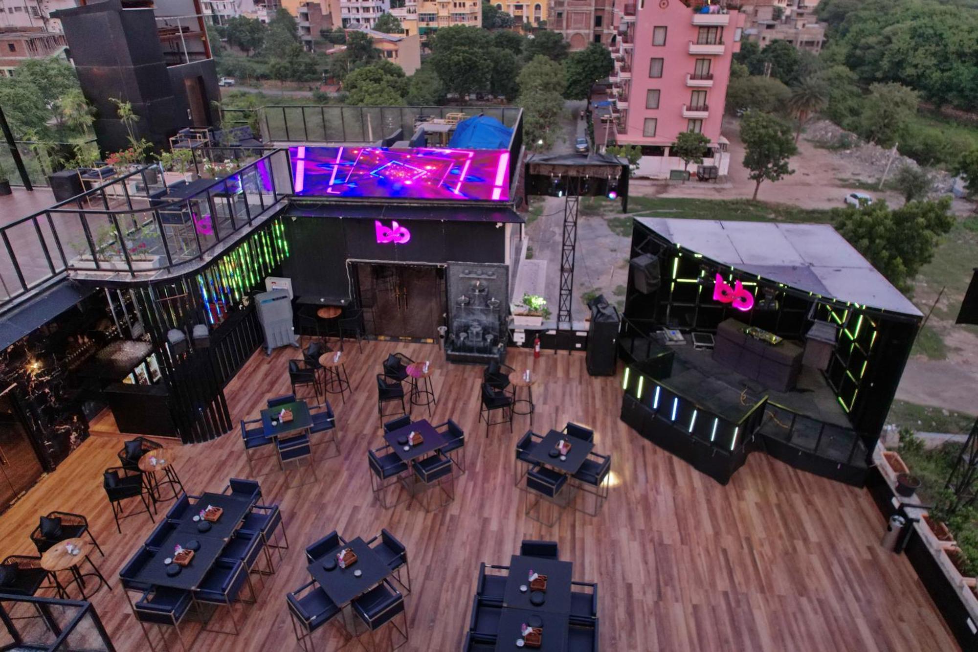 Hotel The Courtyard - Beyond Bar & Club Udaipur Exterior foto