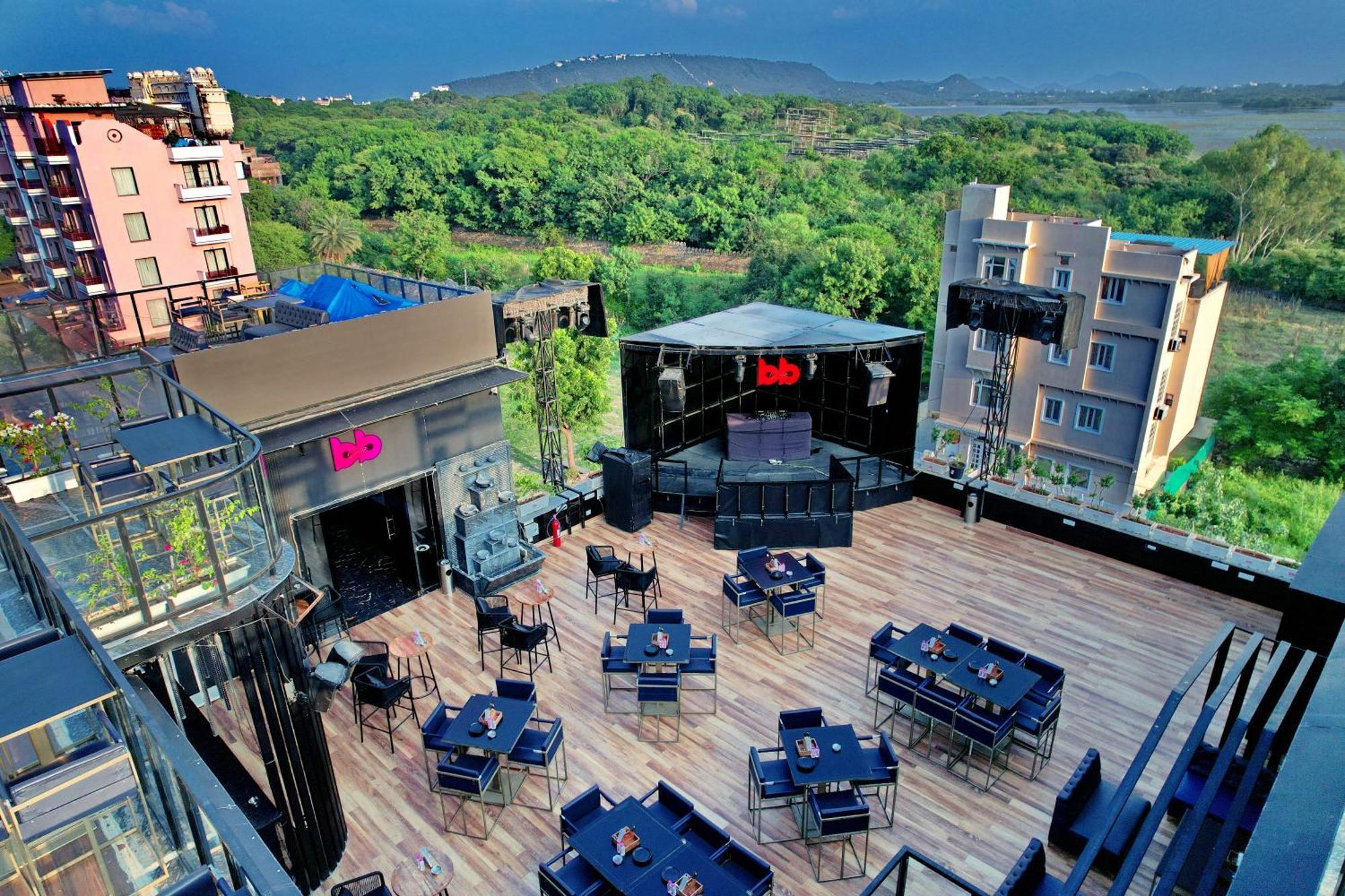 Hotel The Courtyard - Beyond Bar & Club Udaipur Exterior foto