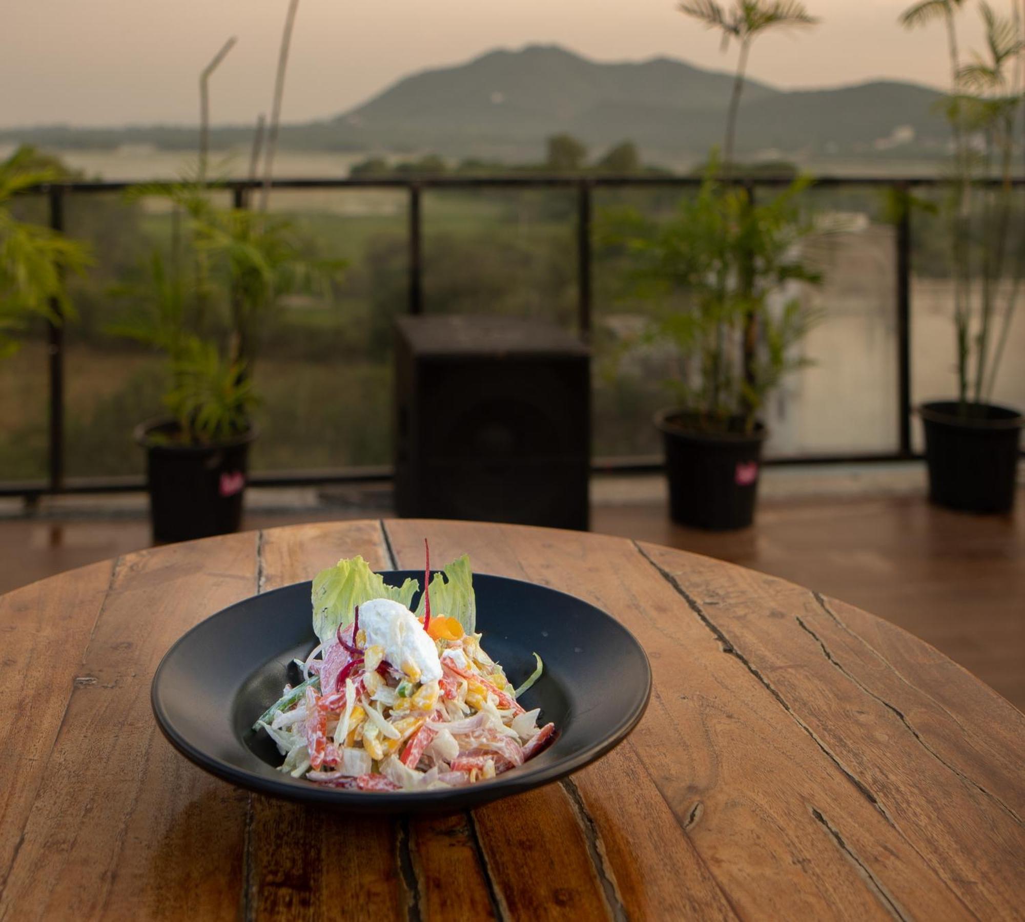 Hotel The Courtyard - Beyond Bar & Club Udaipur Exterior foto