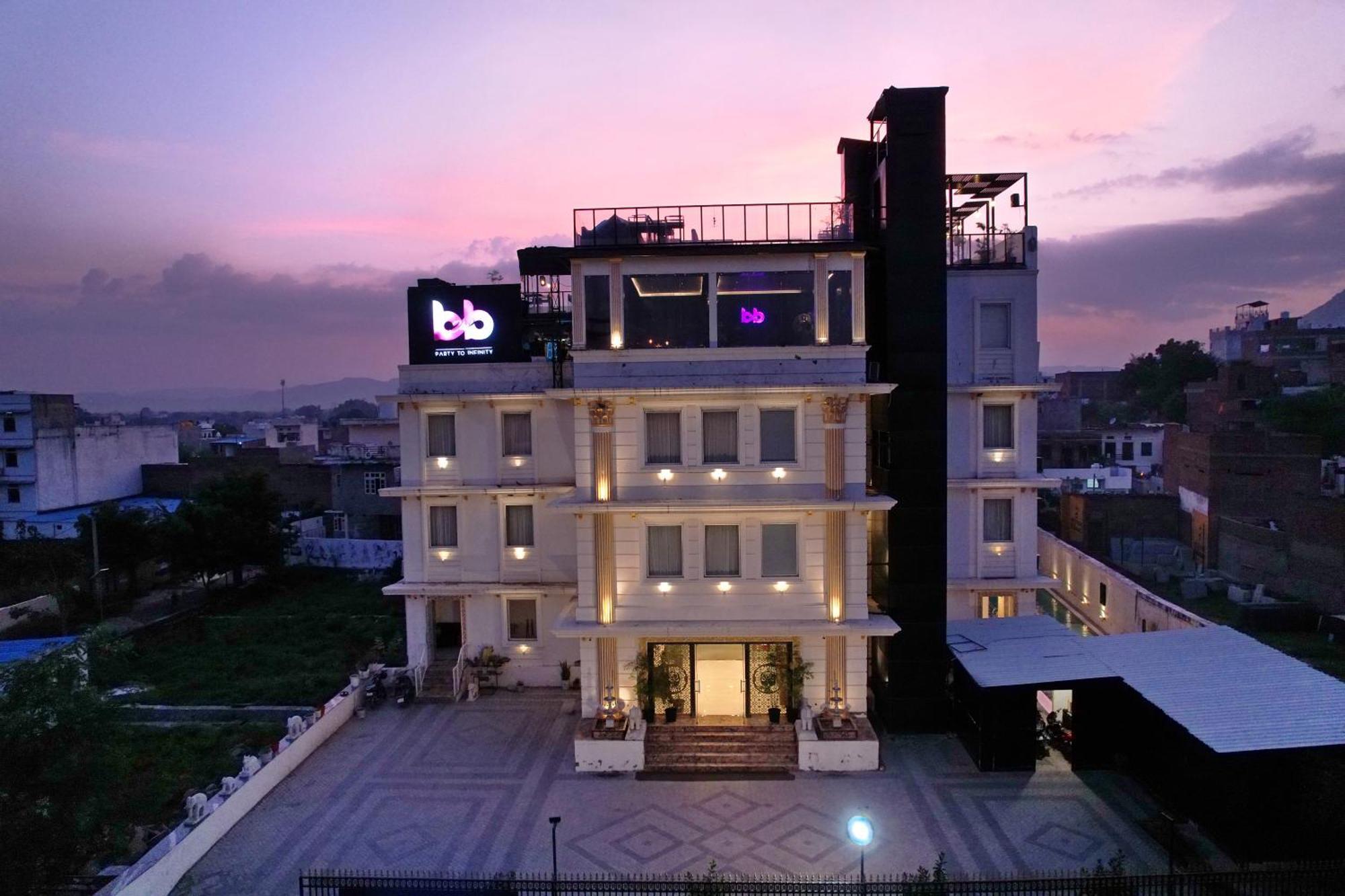 Hotel The Courtyard - Beyond Bar & Club Udaipur Exterior foto