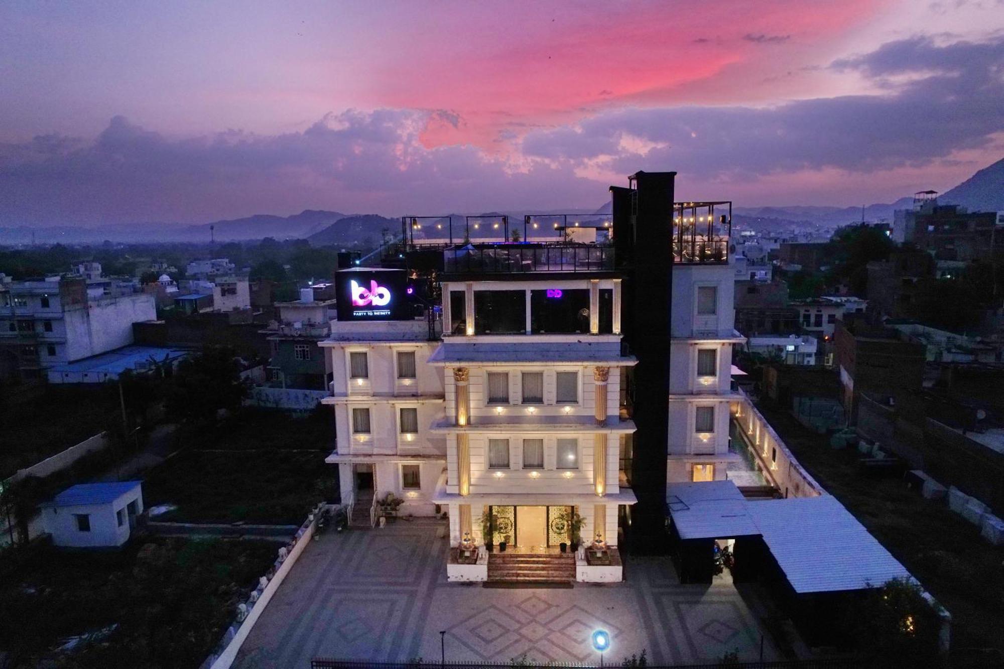 Hotel The Courtyard - Beyond Bar & Club Udaipur Exterior foto