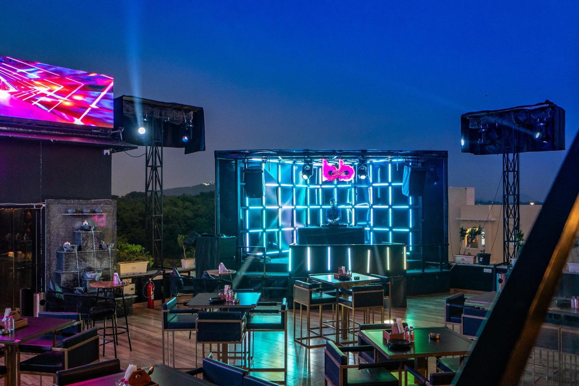 Hotel The Courtyard - Beyond Bar & Club Udaipur Exterior foto